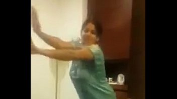 indian aunty dance with gigantic funbags