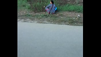 Nepali aunty bari ma susu gardai mugi dekaudai 2018